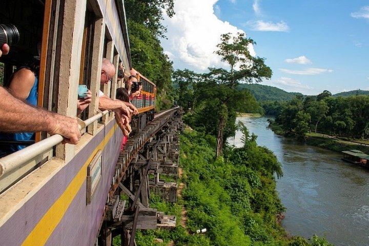 Kanchanaburi Privétour : ritje met de River Kwai & Death Railway