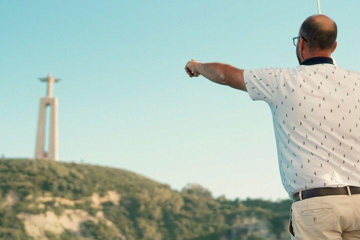 Discover Lisbon aboard a private sailboat in the Tejo