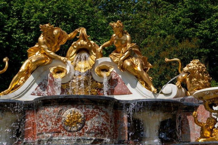 Versailles Palace Guided Tour with Garden Access