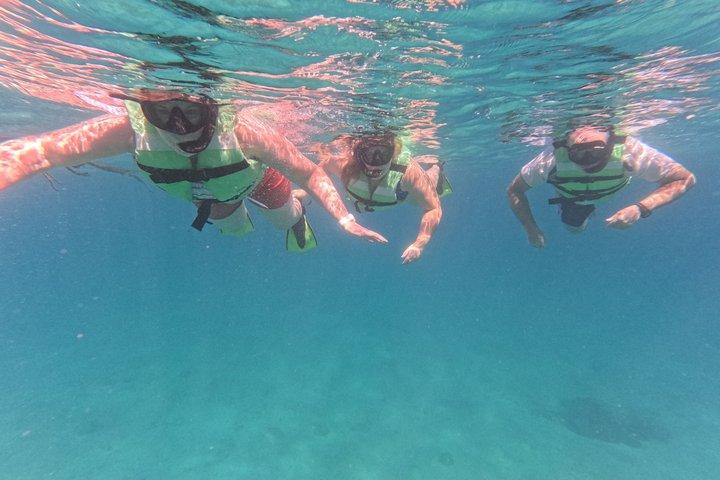 Paseo en barco al arco con buceo en Cabo