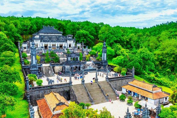 Hue Dragon Boat Tour : Perfume River, Royal Tombs, Hon Chen Temple