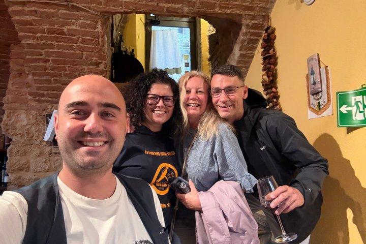 Degustazione di vini toscani con sommelier professionista a Montepulciano
