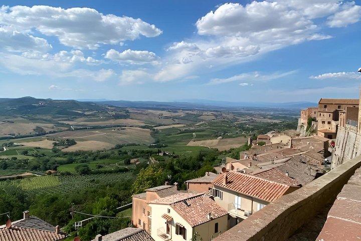 Degustazione di vini toscani con sommelier professionista a Montepulciano