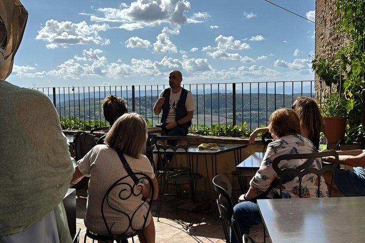 Degustazione di vini toscani con sommelier professionista a Montepulciano