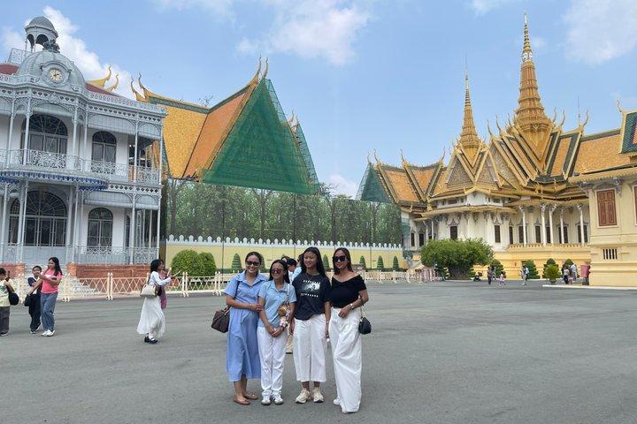 Phnom Penh City Tour, Genocide Museum, Zilveren Pagode