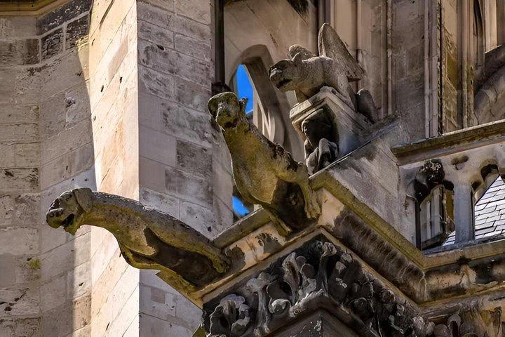 Tour a piedi di Notre Dame all'esterno con ingresso gratuito