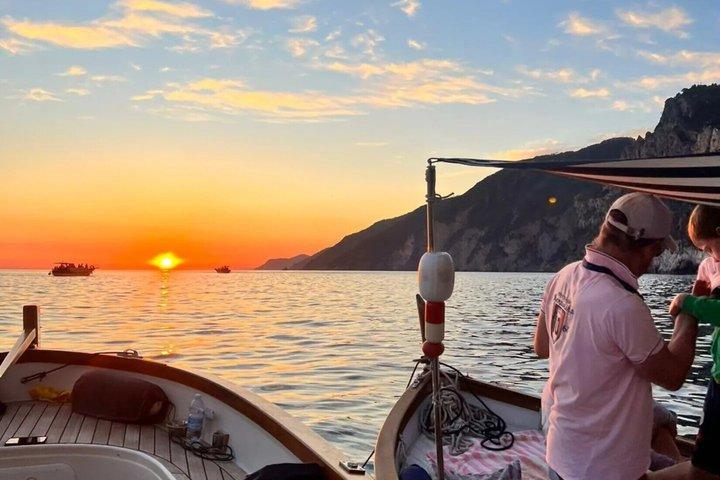 Tour in barca al tramonto a Portovenere e Palmaria