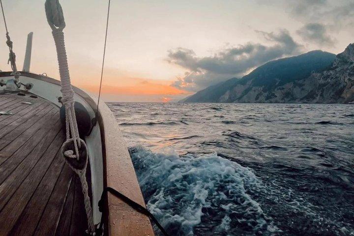 Tour in barca al tramonto a Portovenere e Palmaria