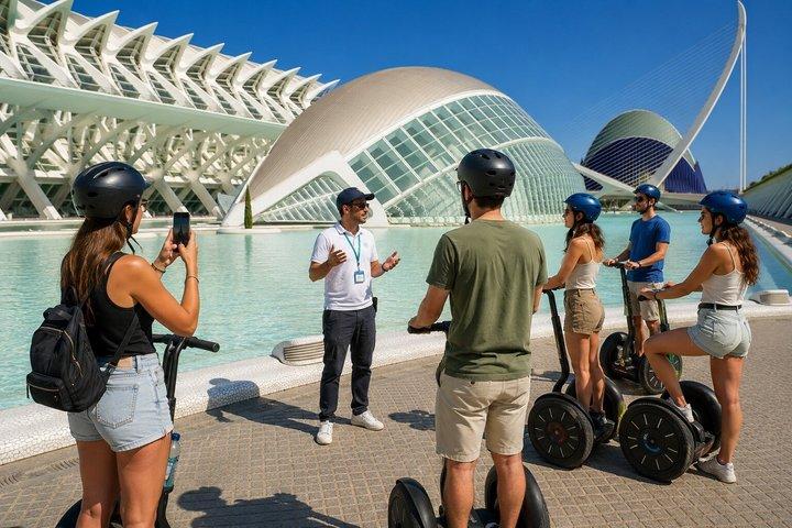 Valencia : 2h Monumental Segway Tour