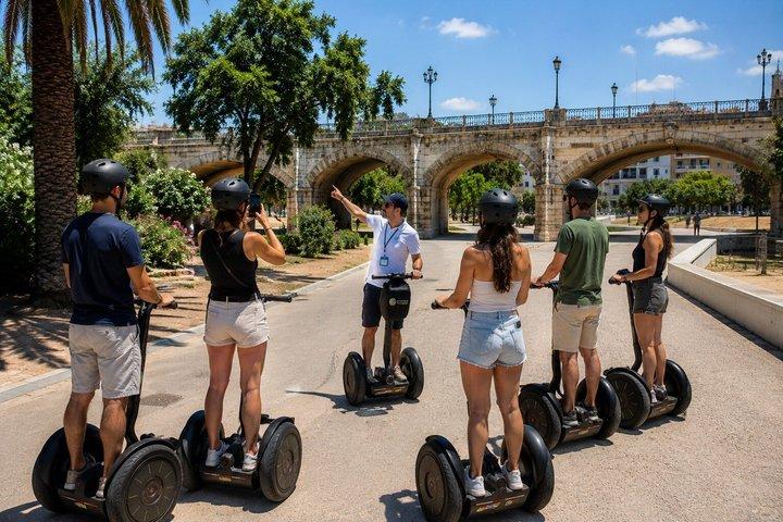 Valencia : 2h Monumental Segway Tour
