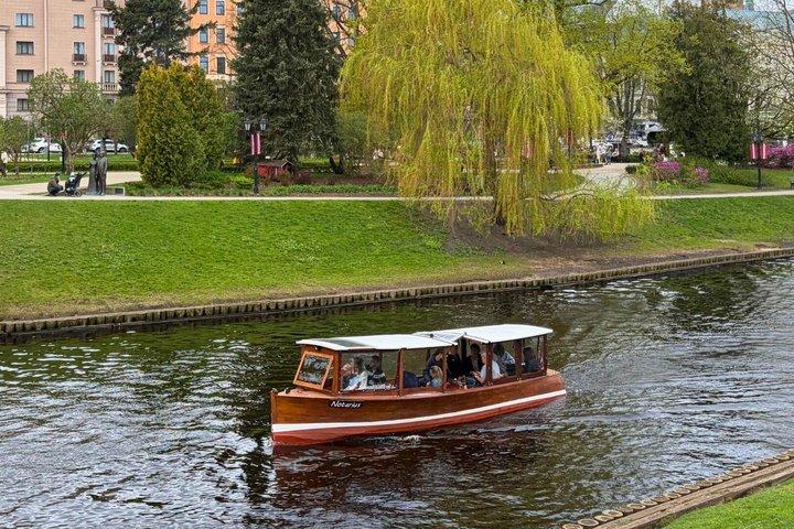 Riga: Historisk kanalbåtstur med Audio Guide