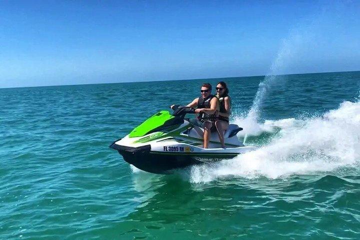 シェラトン・サンド・キー・リゾートCLWでのフリースタイル・ジェットスキー1時間レンタル