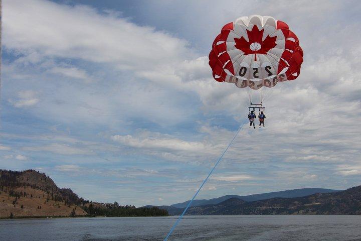 Kelowna Groep Parasailing Tour en Boottocht