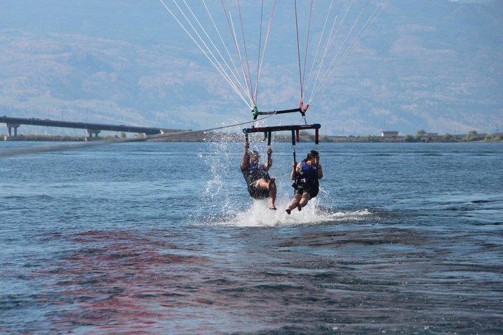 Kelowna Groep Parasailing Tour en Boottocht