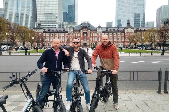 Tidig morgon Cykeltur i City och Temple Area i Tokyo