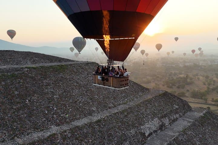 Balloon Flight+Gruta brekfast+Teotihuacan Tour from Mexico City