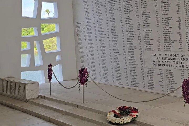 Visite privée de Pearl Harbor au départ de Waikīkī | Jusqu'à 10 invités