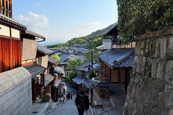 静かな京都:朝神社散策&本格日本語朝食