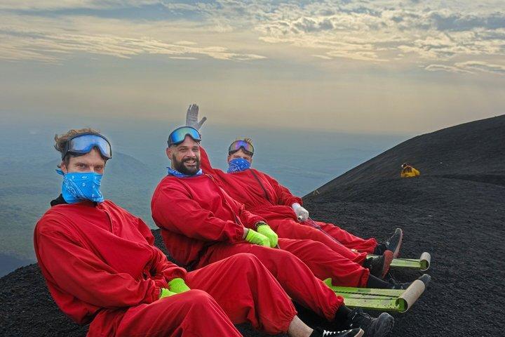 Descente en kayak sur le volcan Cerro Negro au départ de León, au Nicaragua