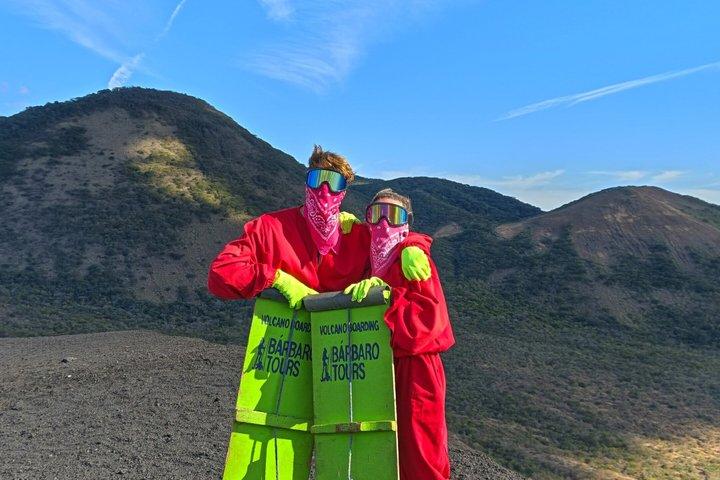 Descente en kayak sur le volcan Cerro Negro au départ de León, au Nicaragua