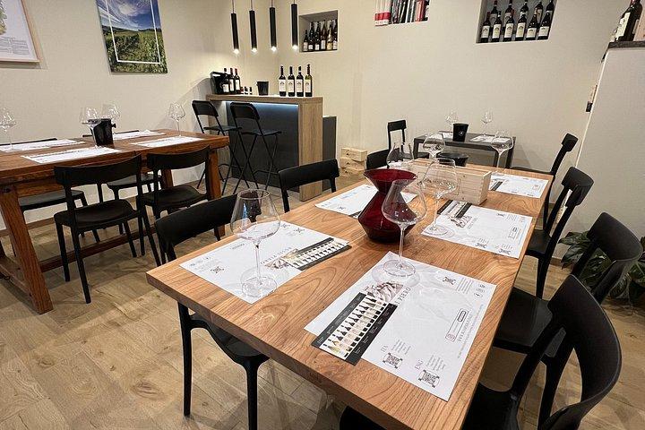 「ランゲとモンフェッラートの間」 - ワインの試飲とワインセラー見学
