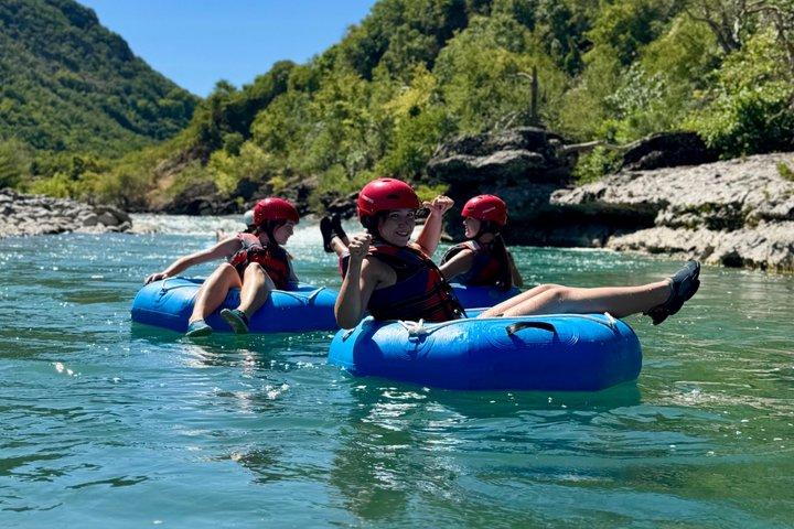 River Tubing Experience al Parco Nazionale di Vjosa a Permet, Albania