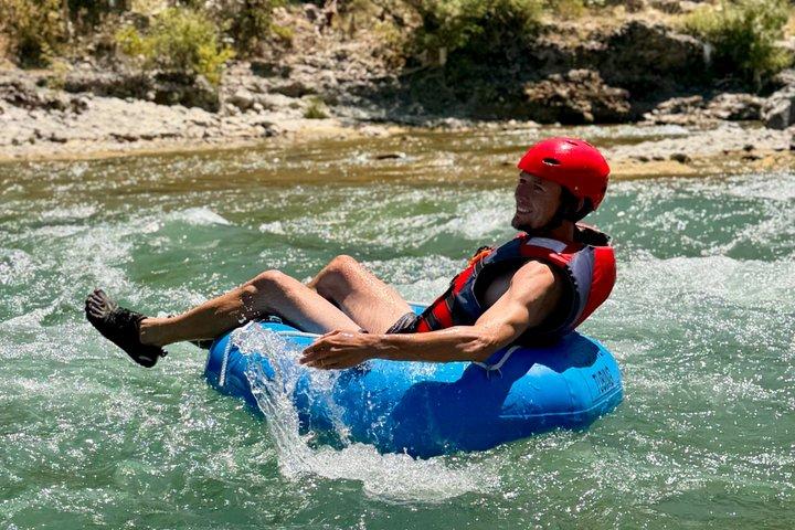 River Tubing Experience al Parco Nazionale di Vjosa a Permet, Albania