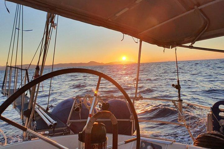 Private Sunset Sailing Cruise para o Templo de Apolo