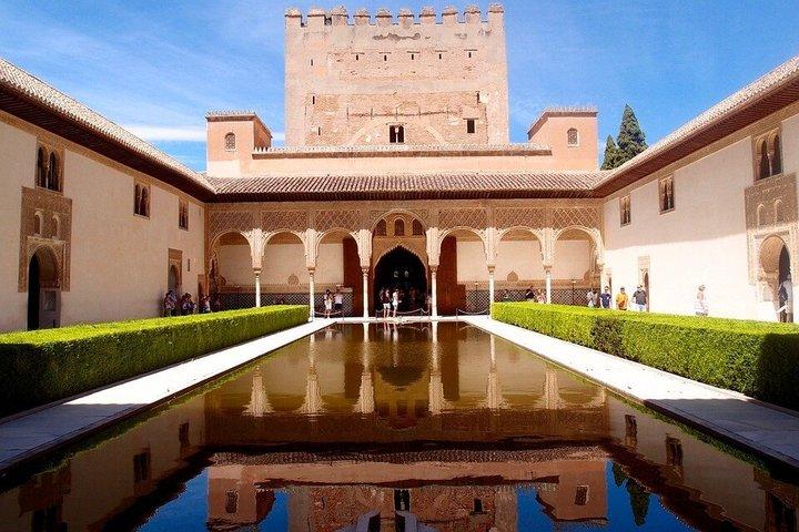 Alhambra e Nasride Palace Entrada Assistência e comboio turístico