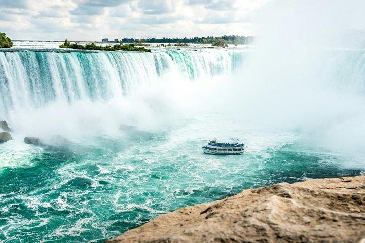 Niagara Falls Tour com cruzeiro de barco Skylon and Behind Falls