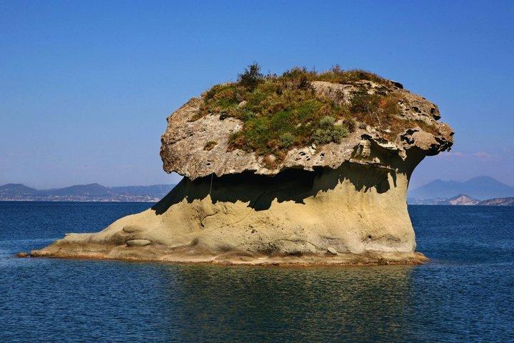Private Boat Tour to Ischia with Aperitif from Bacoli