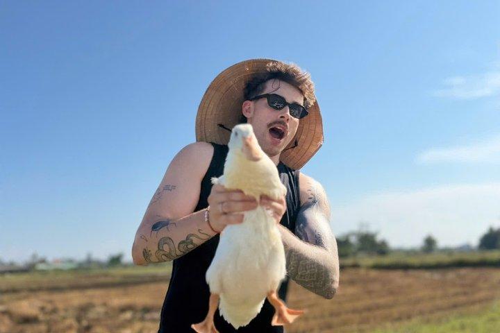 Hoi An Duck Stop Experience foder og blywandukker