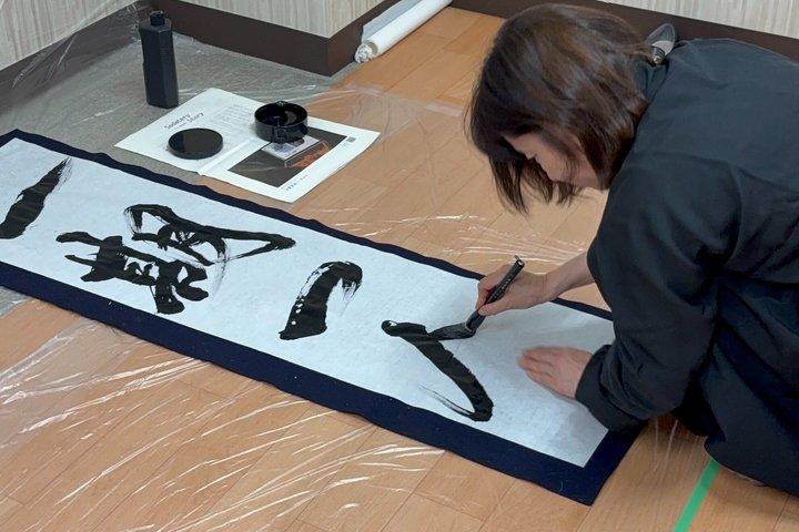 Art calligraphy pendurar rolos em Asakusa