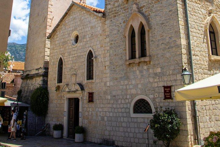 Tour autoguidato di storie e santi nel centro storico di Budva