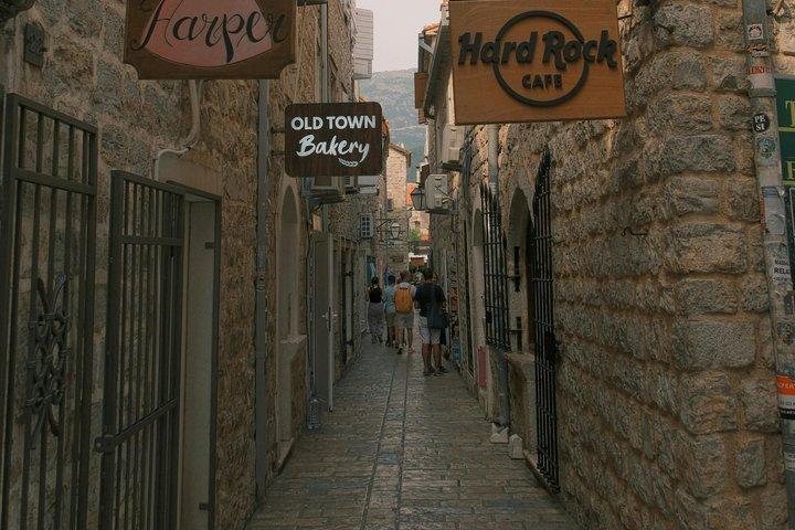 Tour autoguidato di storie e santi nel centro storico di Budva