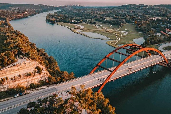 1 Stunde pro Person Panoramafahrt auf dem Austinsee