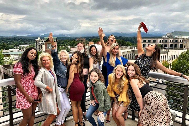 Cocktails, vistas e histórias locais em Asheville Rooftop Tour