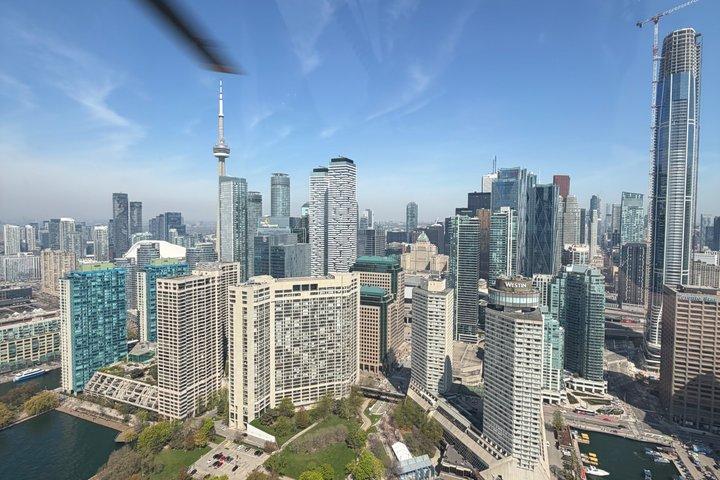 Toronto 30 - Minute Private Helicopter Tour