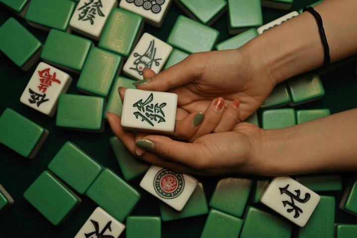 Experience Singapore Chinese Mahjong and Tea with a Local Host