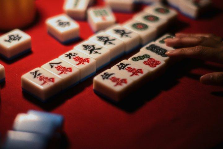 Experience Singapore Chinese Mahjong and Tea with a Local Host