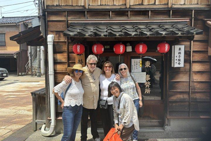 Kanazawa Omicho Market Food Private Tour with Licensed Guide