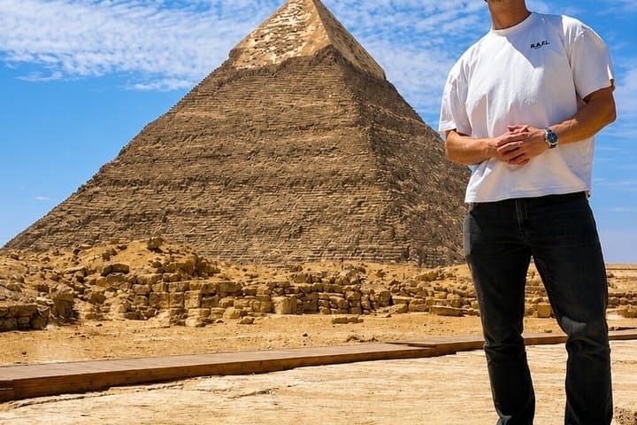Private Giza Pyramids, Egyptian Museum & Bazaar Cairo Airport