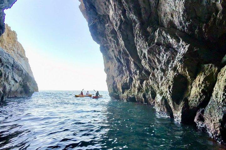 Kajakeventyr: Havgrotter, Jomfrubugter og snorkling