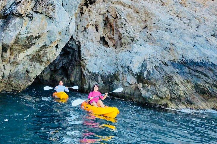 Kajakeventyr: Havgrotter, Jomfrubugter og snorkling
