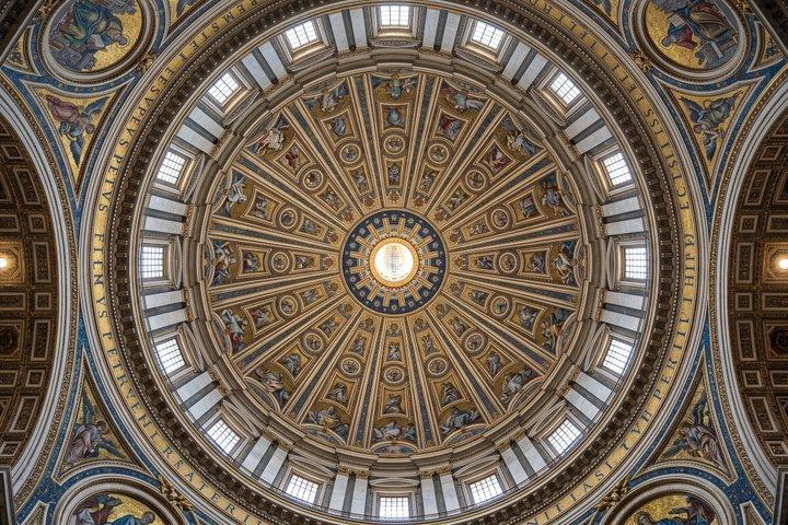 Saint Peter's Basilica Semiprivate Tour with privileged access