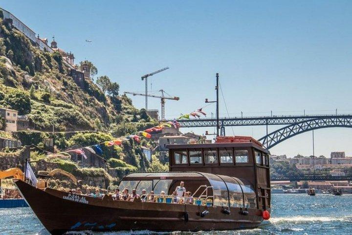 Toegangskaartje voor de Lello-boekhandel en een boottocht op de Douro-rivier.