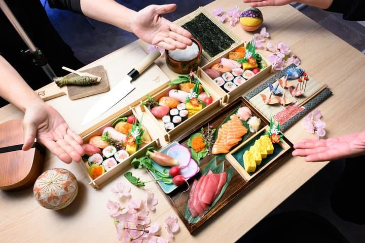 Tokyo Tsukiji Fish Market Sushi Making–Make Your Own Sushi Bento