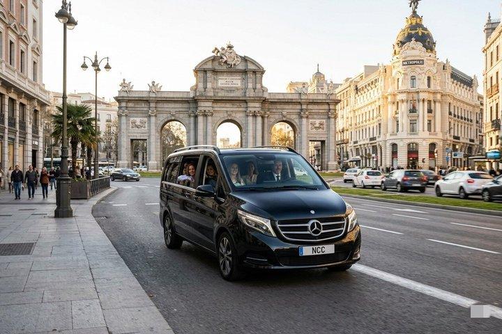 Madrid : MAD Flughafen Privater Transfer zum/vom Stadtzentrum von Madrid