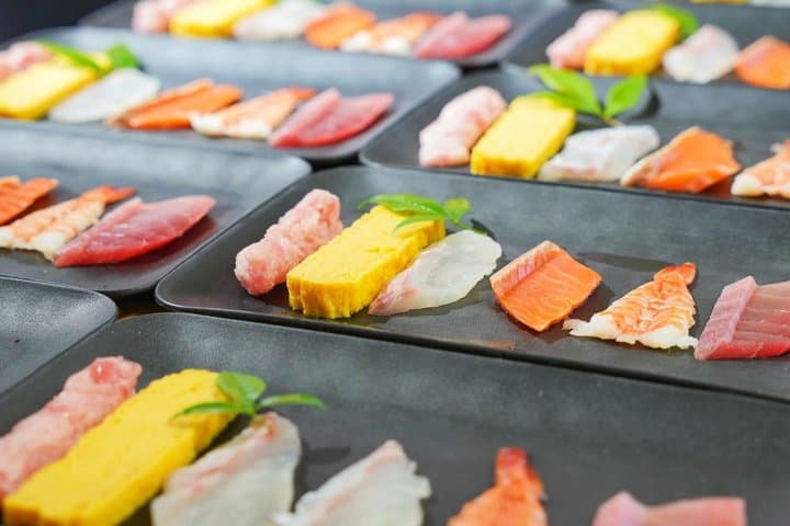 Tokyo Tsukiji Fish Market Tour & Sushi Making class with Pro Chef