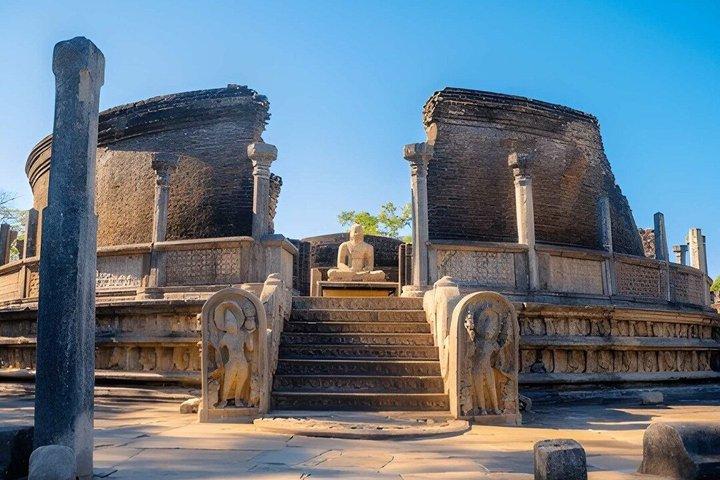 パシクーダ発ポロンナルワ遺跡とフルルエコパークサファリ
